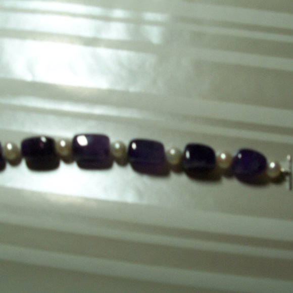 Amethyst and Pearl Bracelet - Picture 3 of 6